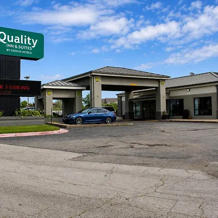 Quality Inn & Suites Moline – Quad Cities