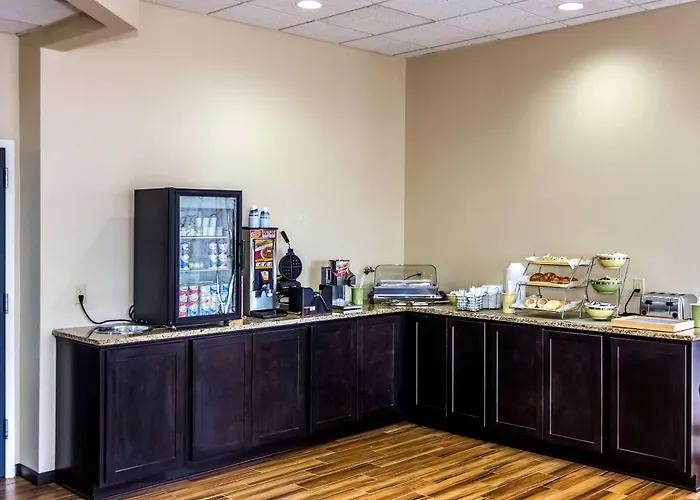 Quality & Airport 3* Moline
