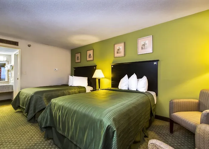 Quality & Airport 3* Moline