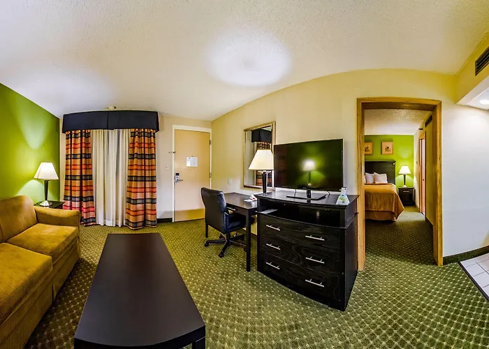 Quality & Airport Hotel 3*