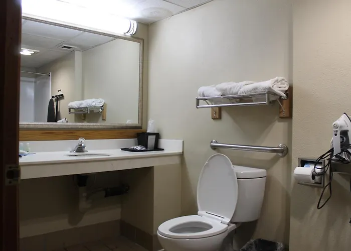 Quality & Airport Hotel 3*