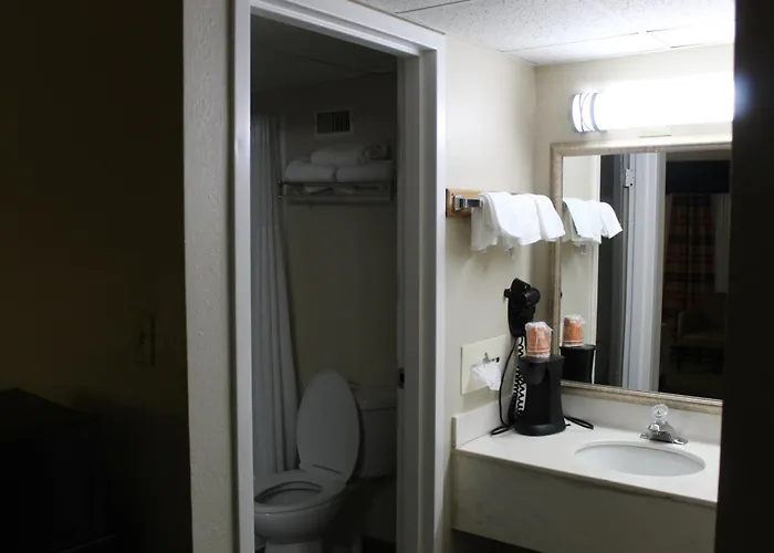 Quality & Airport 3* Moline